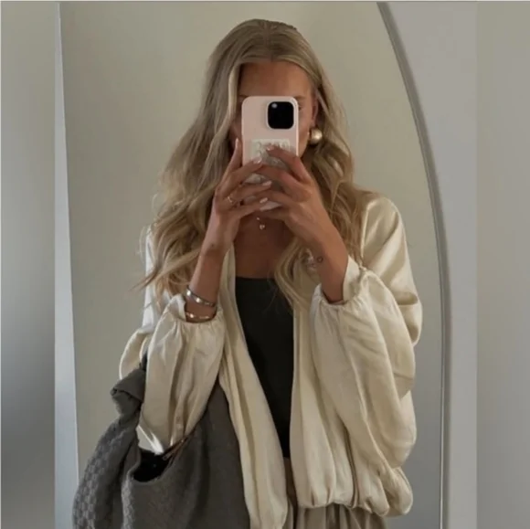 ZARA NWT Satin Bomber Jacket Puffed ZW Collection Cream Size M - Picture 7 of 16